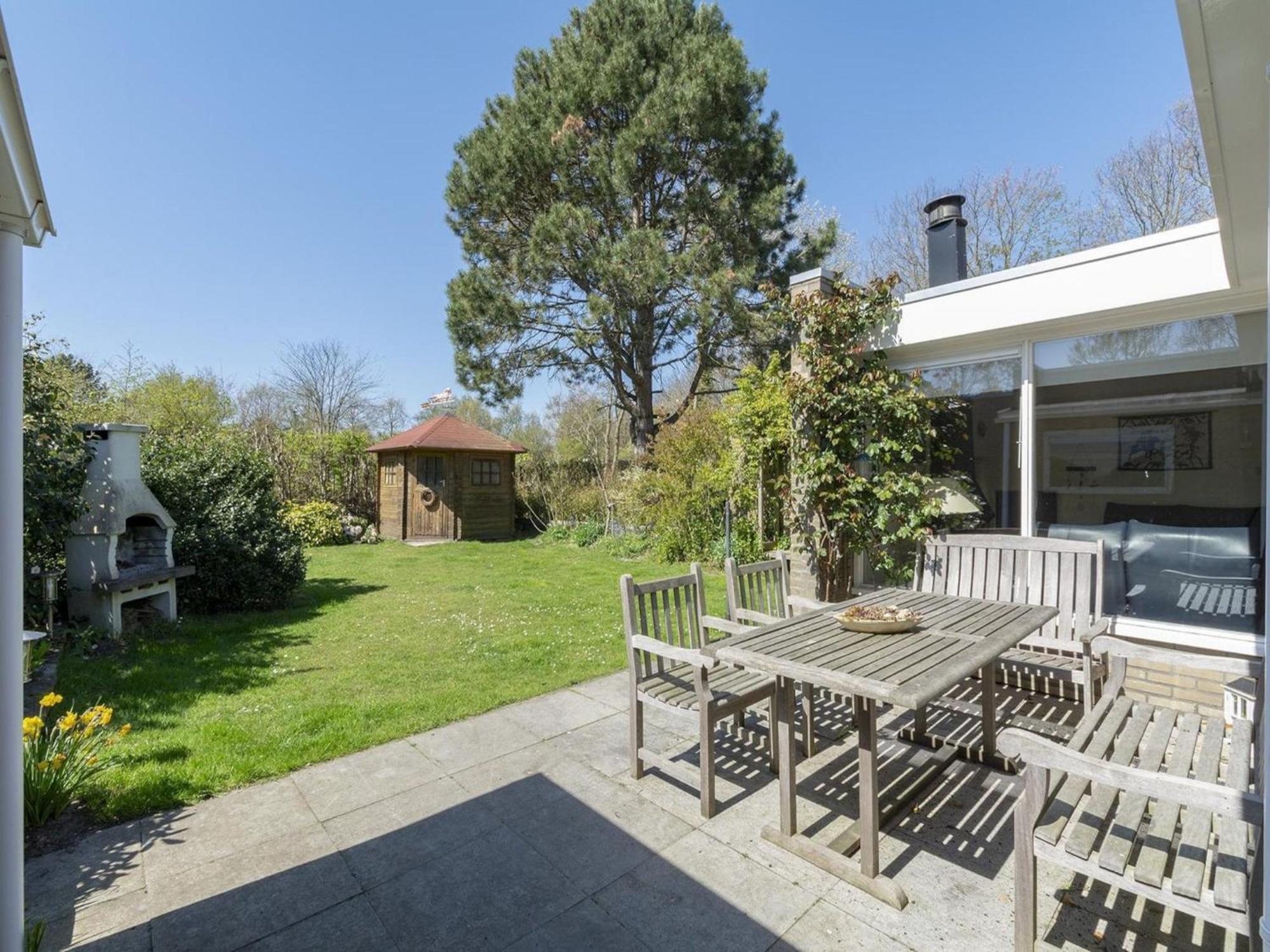 Stylish Bungalow With A Large Garden Sint Maartensvlotbrug Eksteriør billede