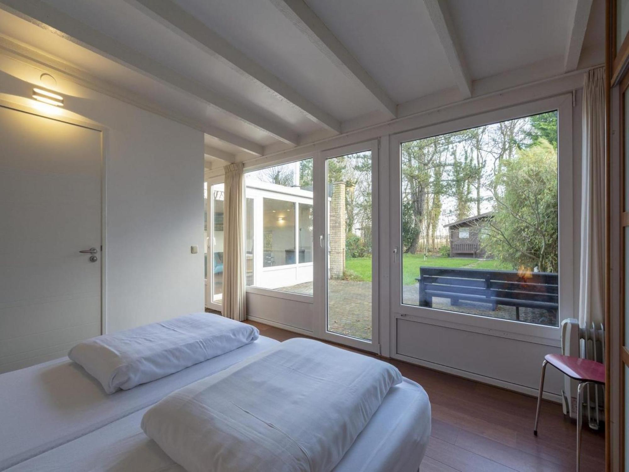 Stylish Bungalow With A Large Garden Sint Maartensvlotbrug Eksteriør billede