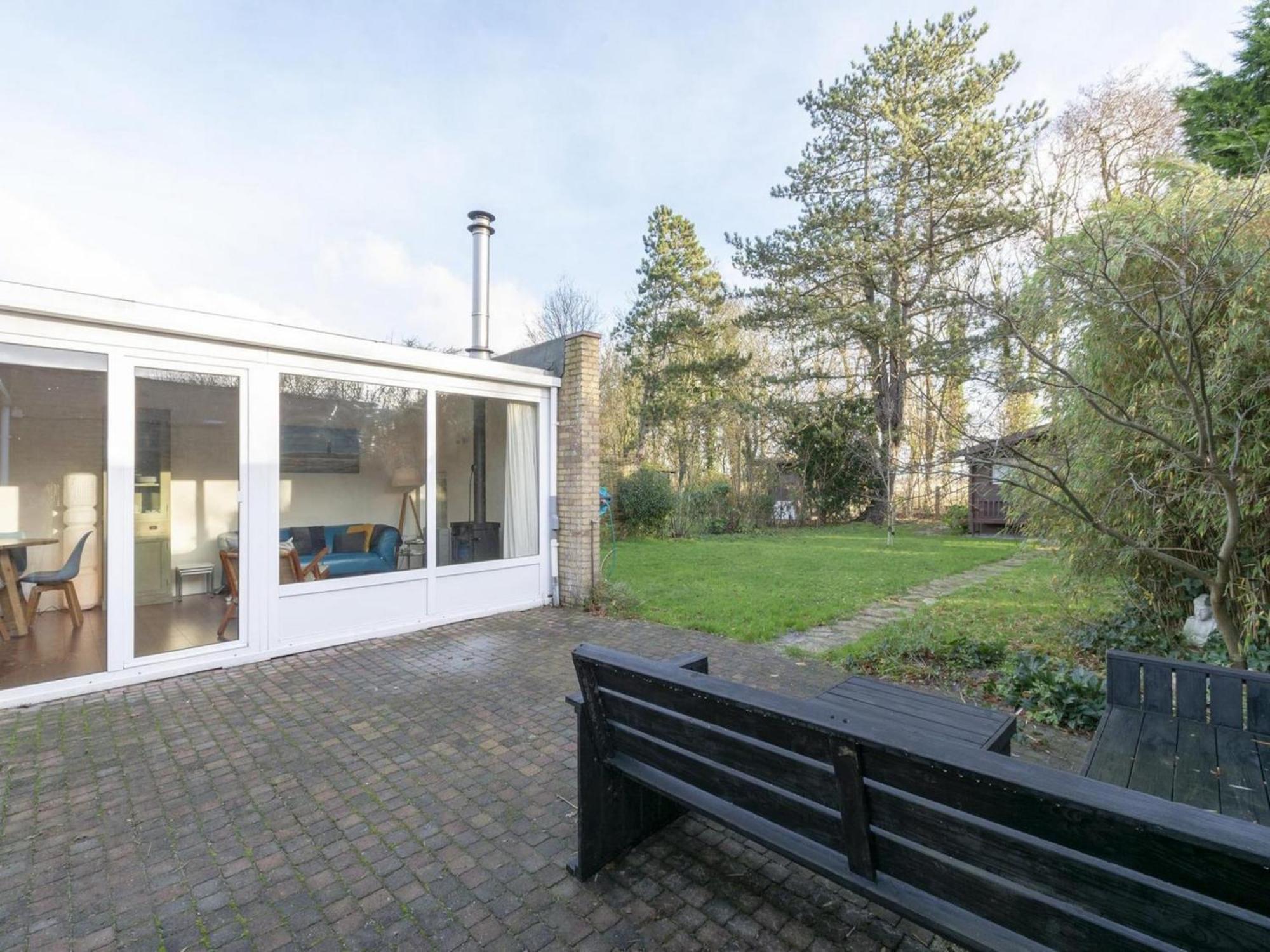 Stylish Bungalow With A Large Garden Sint Maartensvlotbrug Eksteriør billede