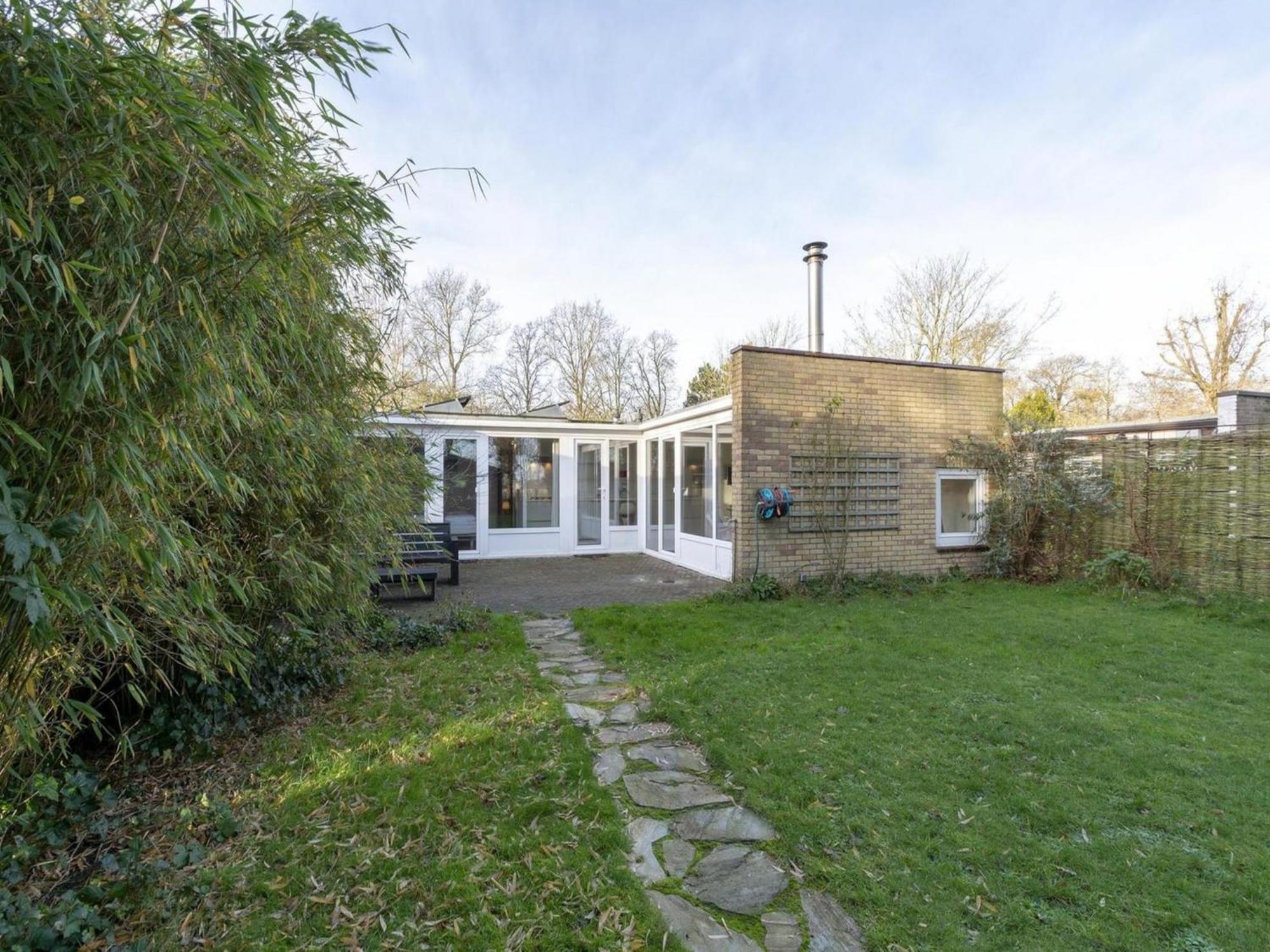 Stylish Bungalow With A Large Garden Sint Maartensvlotbrug Eksteriør billede