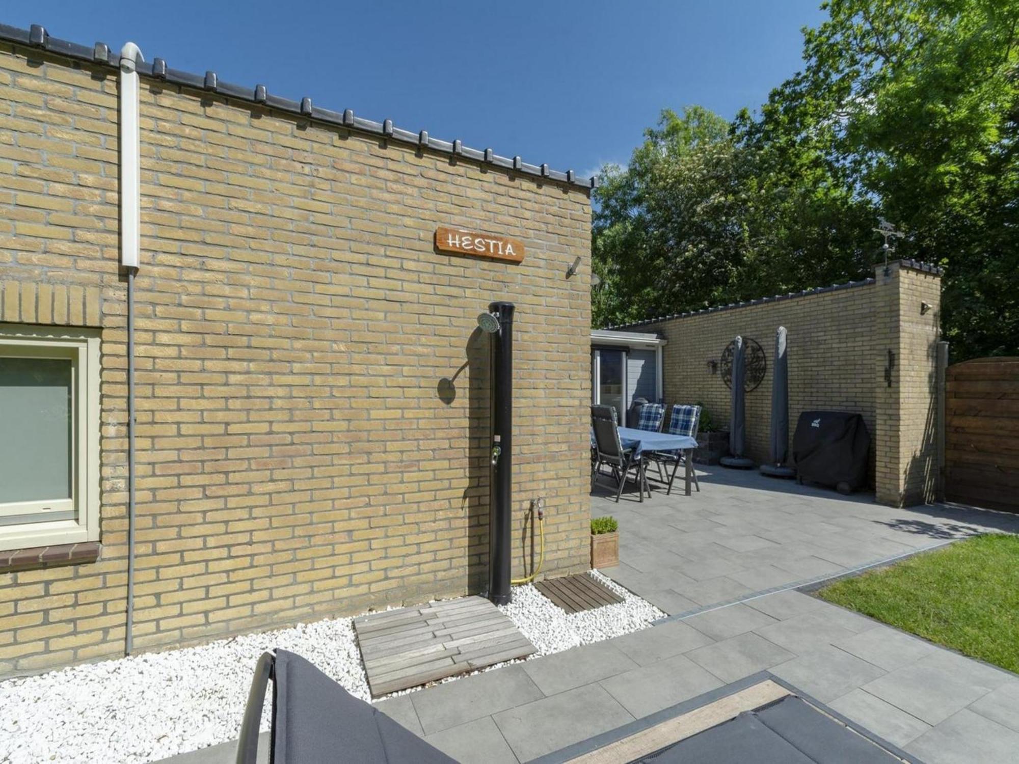 Stylish Bungalow With A Large Garden Sint Maartensvlotbrug Eksteriør billede
