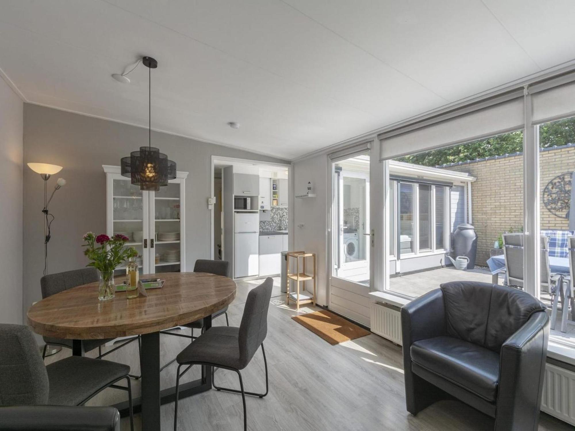 Stylish Bungalow With A Large Garden Sint Maartensvlotbrug Eksteriør billede