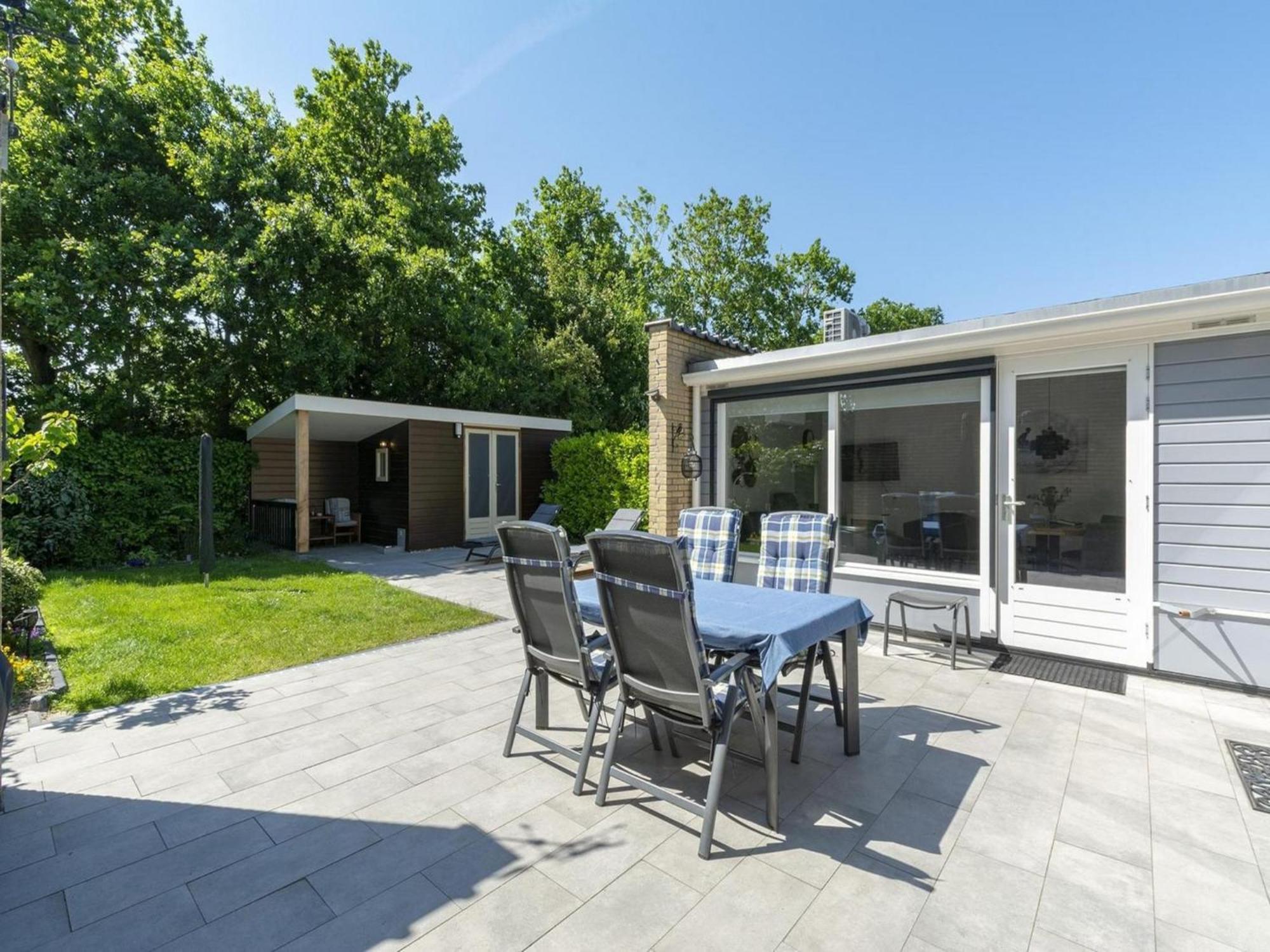 Stylish Bungalow With A Large Garden Sint Maartensvlotbrug Eksteriør billede
