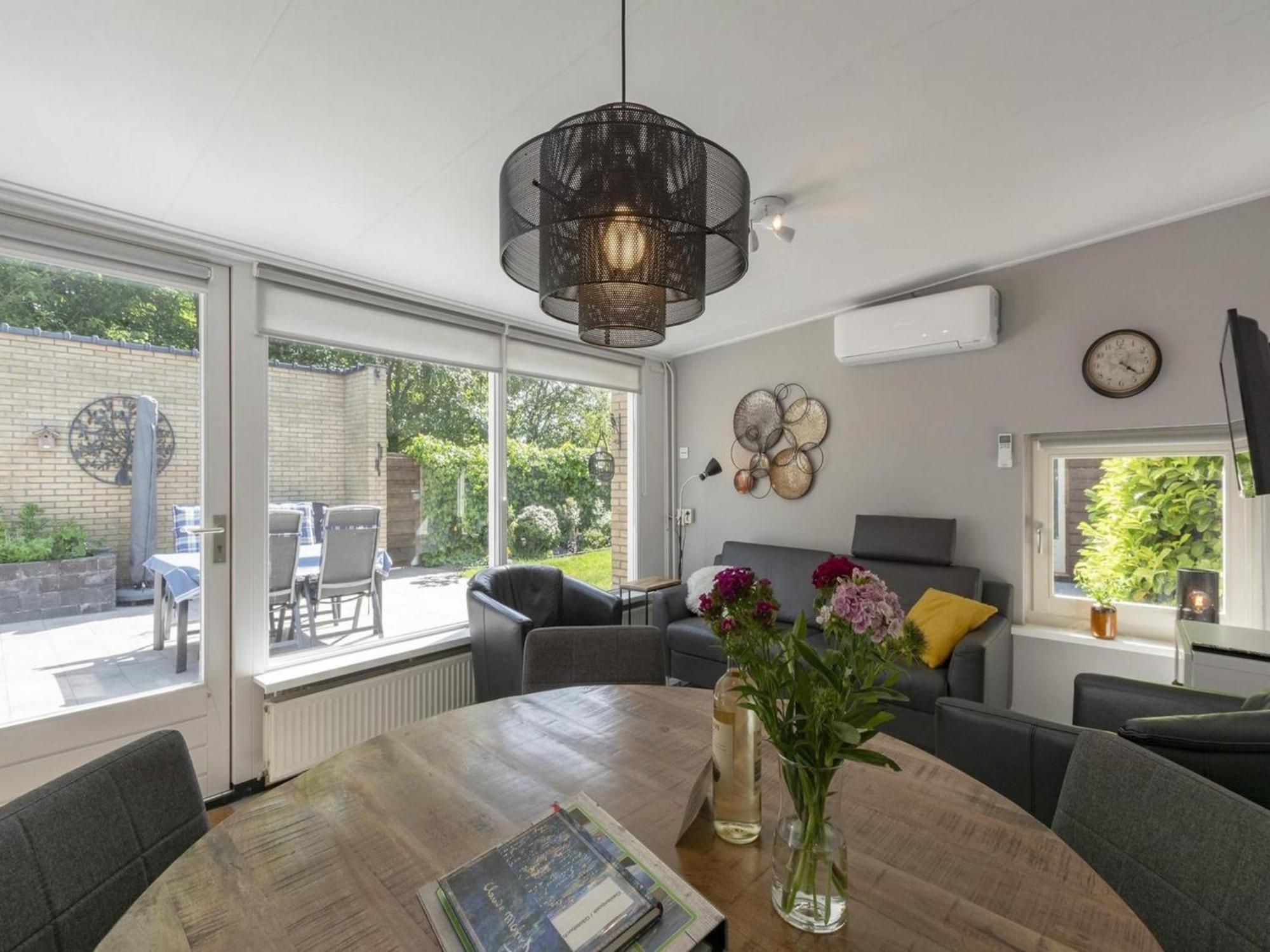 Stylish Bungalow With A Large Garden Sint Maartensvlotbrug Eksteriør billede