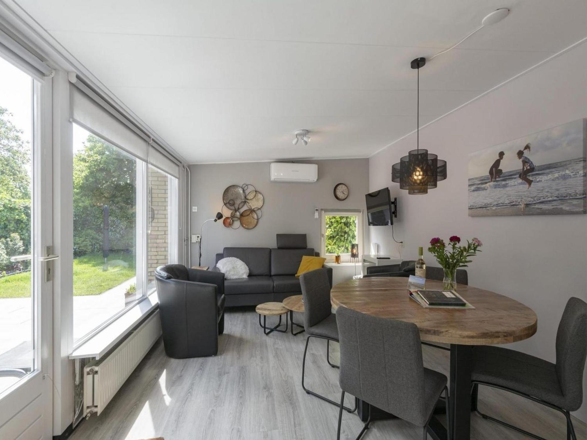 Stylish Bungalow With A Large Garden Sint Maartensvlotbrug Eksteriør billede