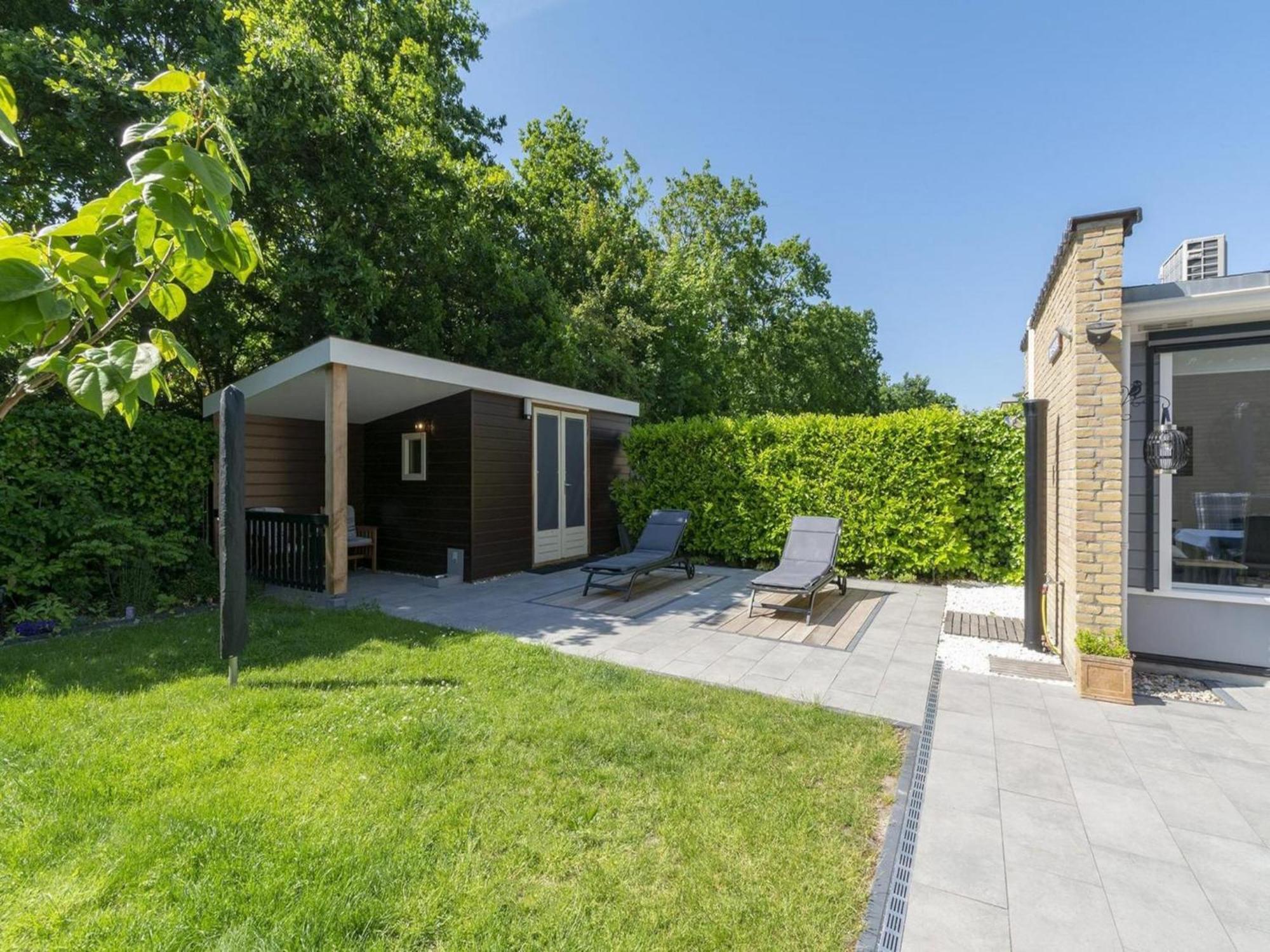 Stylish Bungalow With A Large Garden Sint Maartensvlotbrug Eksteriør billede